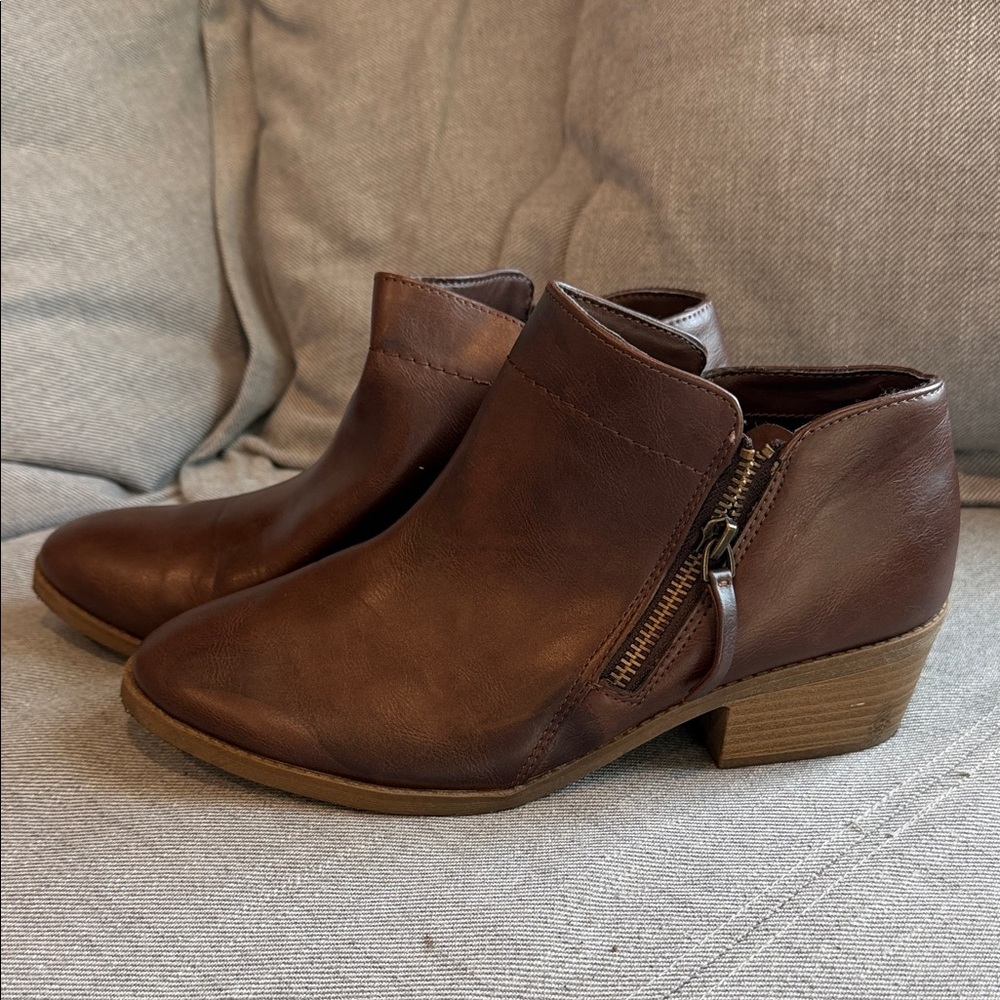 Time and Tru Dark Brown Ankle Booties - Picture 3 of 5